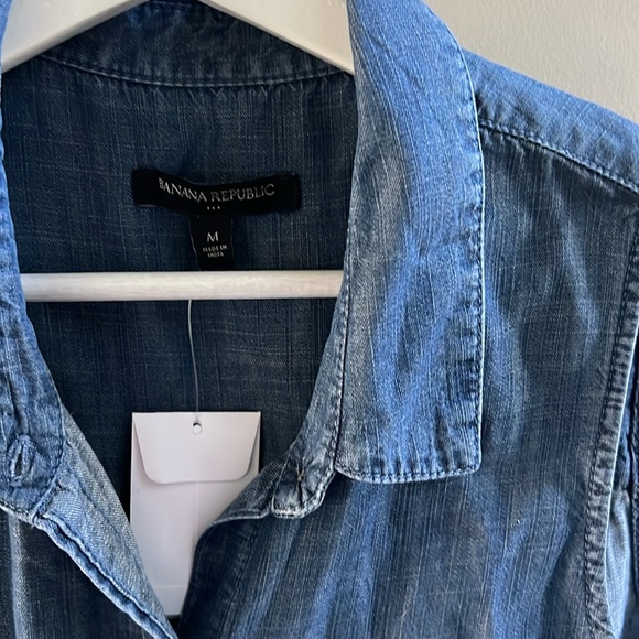 Banana republic sleeveless chambray - Picture 2 of 6